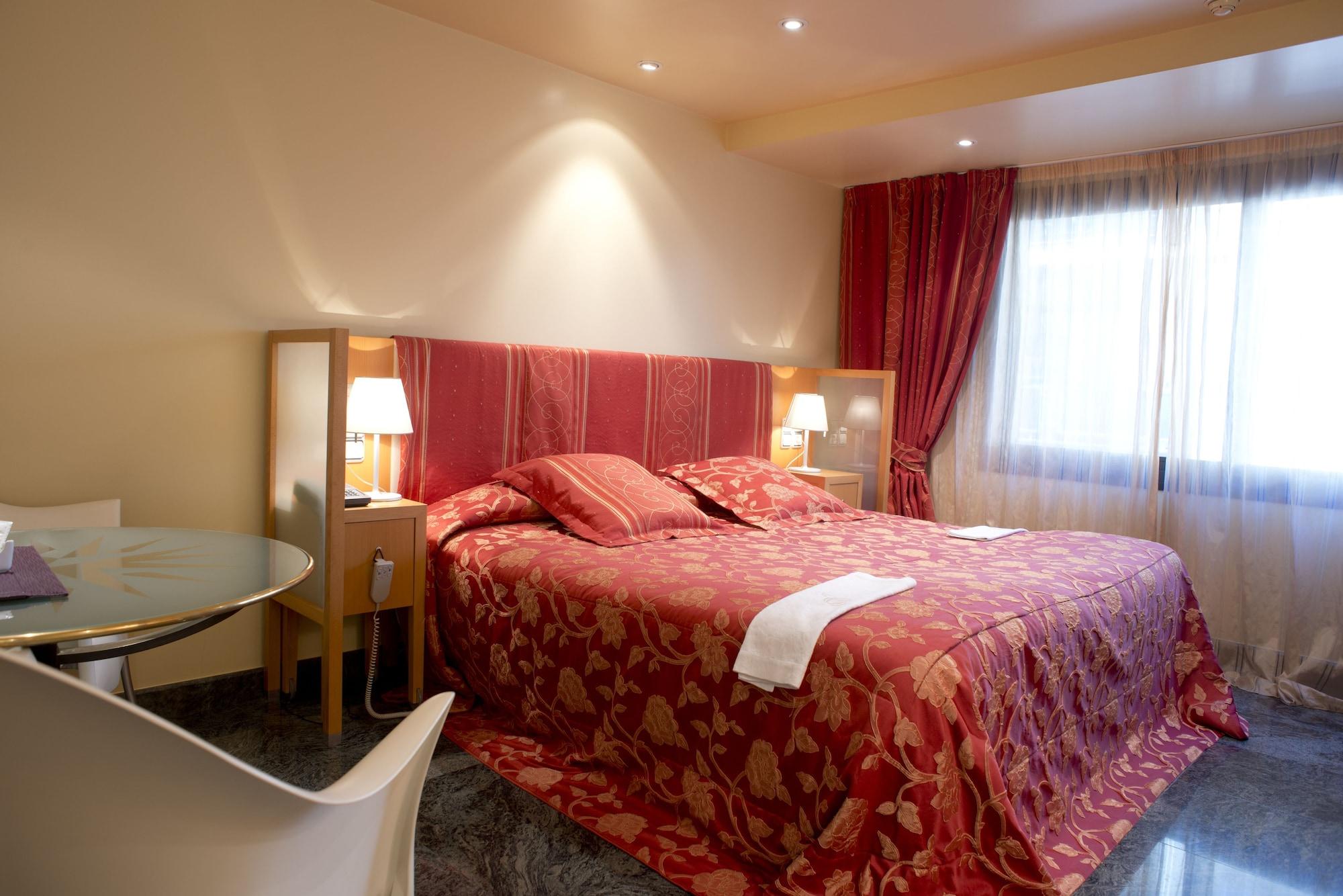 A Casa Canut Hotel Gastronomic Les Escaldes Екстериор снимка A bedroom at the hotel
