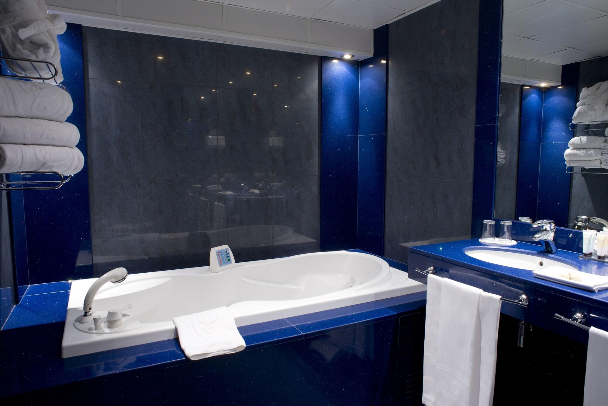 A Casa Canut Hotel Gastronomic Les Escaldes Екстериор снимка Bathroom