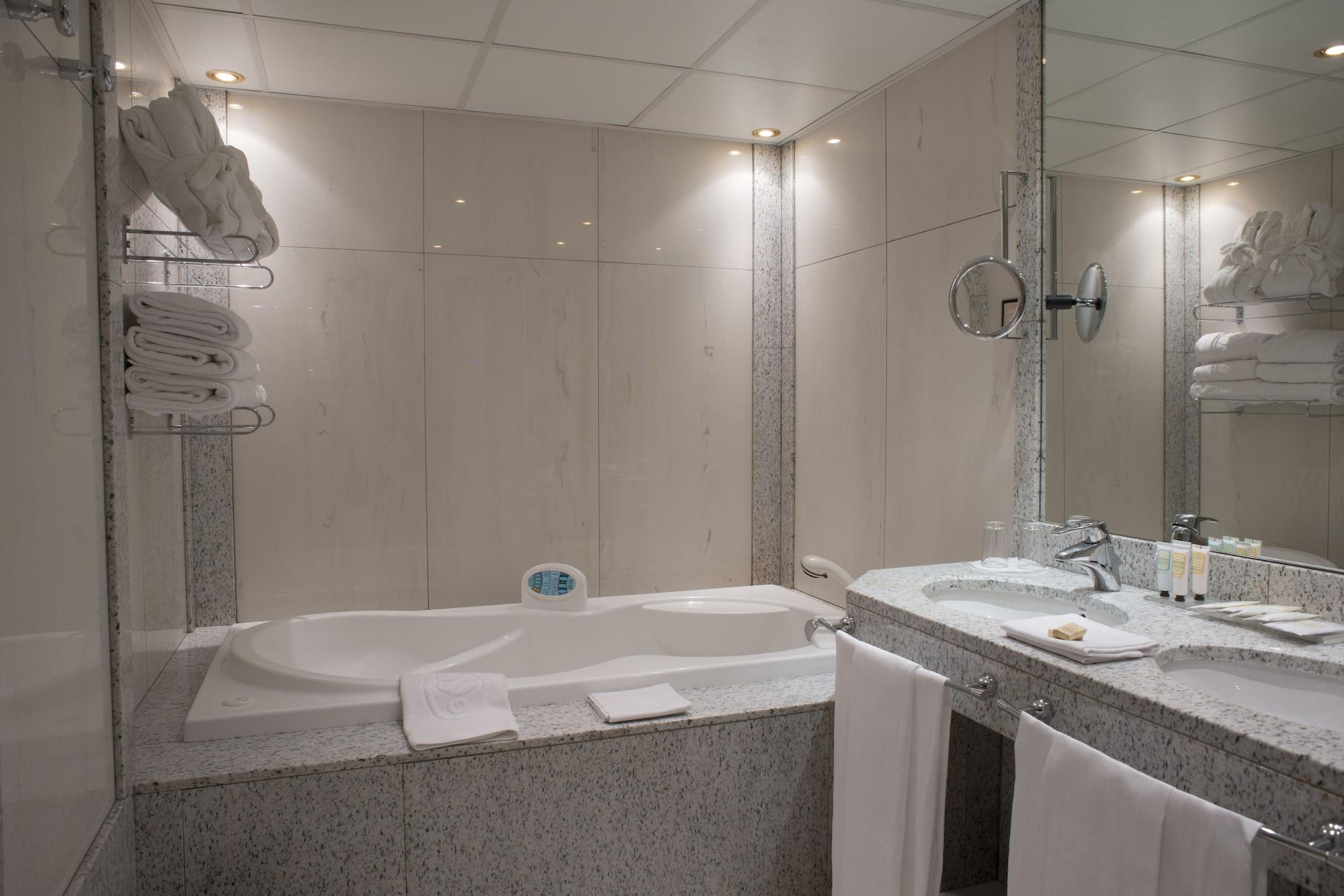 A Casa Canut Hotel Gastronomic Les Escaldes Екстериор снимка Bathroom