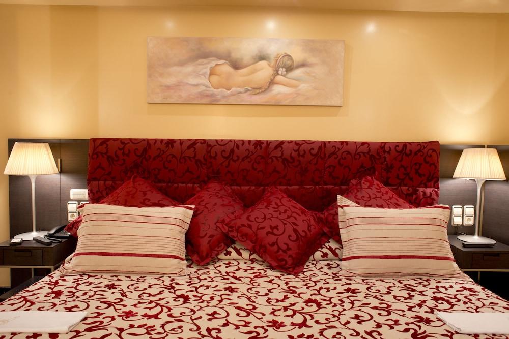 A Casa Canut Hotel Gastronomic Les Escaldes Екстериор снимка A room at the hotel