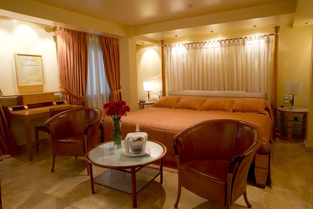 A Casa Canut Hotel Gastronomic Les Escaldes Екстериор снимка A suite at the Four Seasons Hotel, Bangkok
