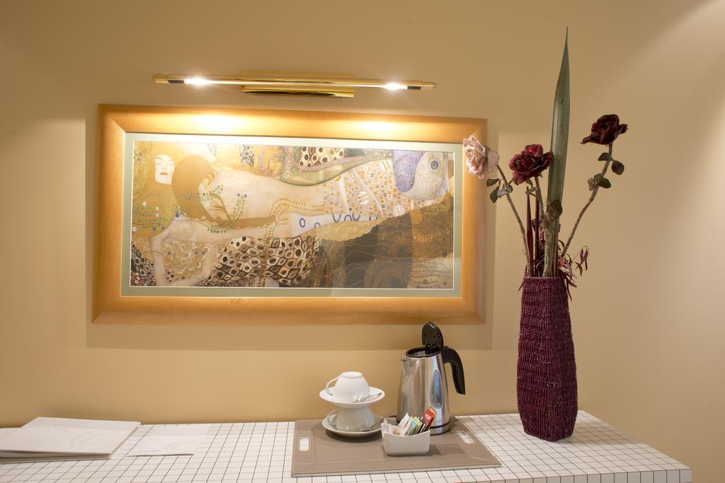 A Casa Canut Hotel Gastronomic Les Escaldes Екстериор снимка A picture light