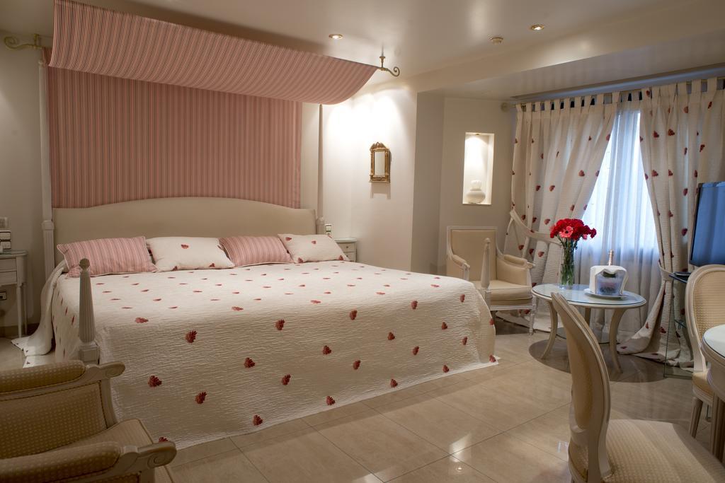 A Casa Canut Hotel Gastronomic Les Escaldes Екстериор снимка A bedroom