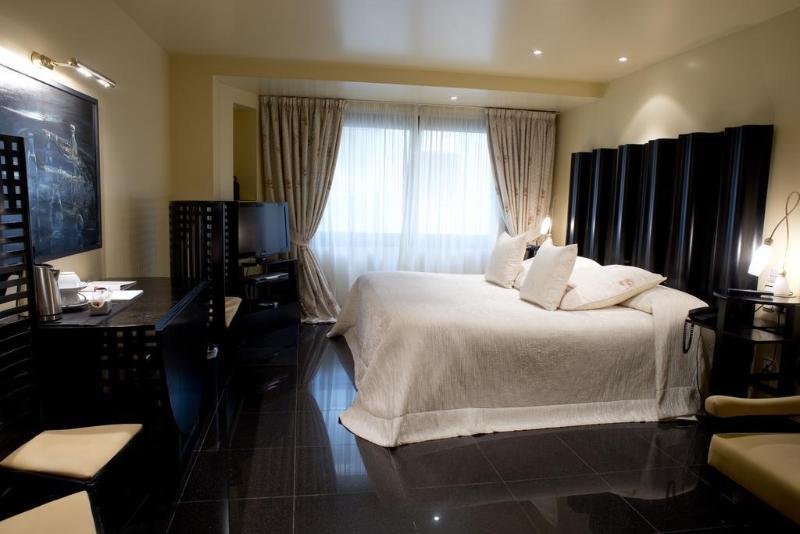 A Casa Canut Hotel Gastronomic Les Escaldes Екстериор снимка A room at the Mandarin Oriental