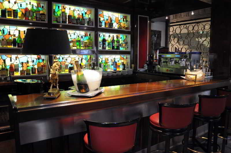 A Casa Canut Hotel Gastronomic Les Escaldes Екстериор снимка The bar at the Mandarin Oriental, New York