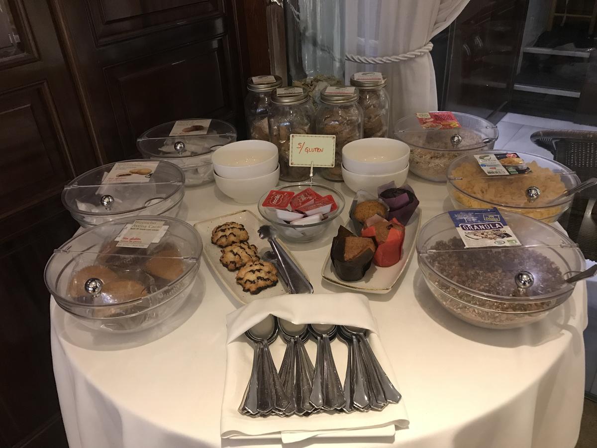 A Casa Canut Hotel Gastronomic Les Escaldes Екстериор снимка A typical afternoon tea
