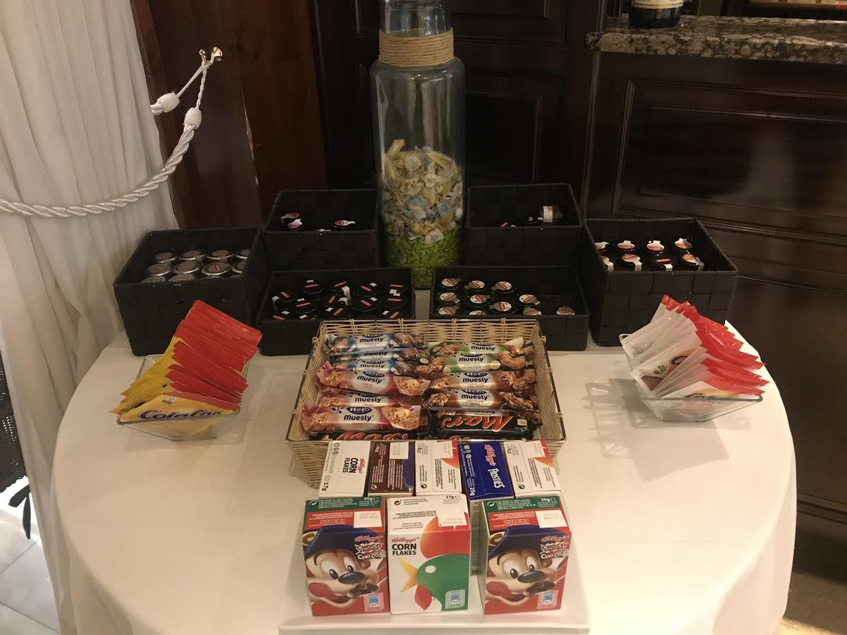 A Casa Canut Hotel Gastronomic Les Escaldes Екстериор снимка A selection of Swiss International's inflight snacks