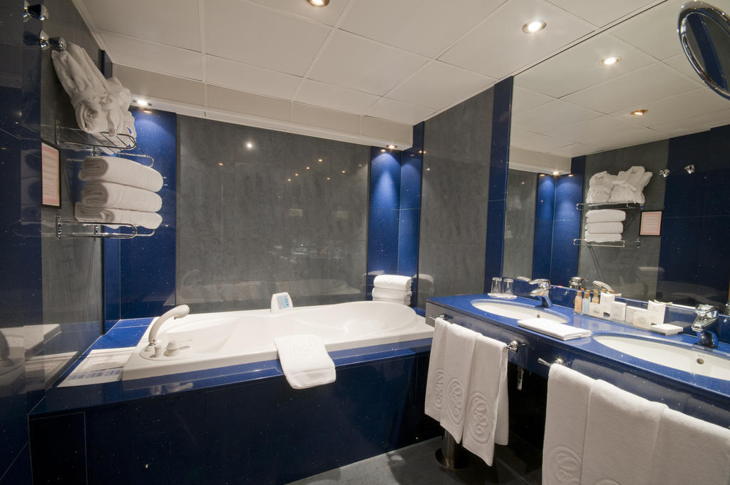 A Casa Canut Hotel Gastronomic Les Escaldes Екстериор снимка Bathroom