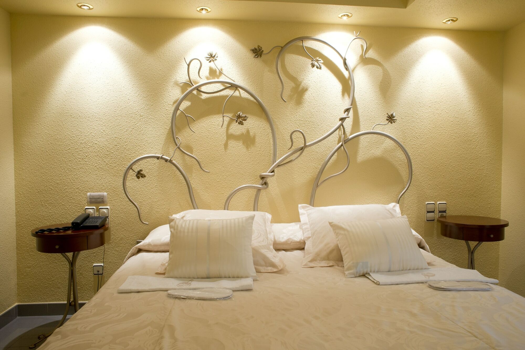 A Casa Canut Hotel Gastronomic Les Escaldes Екстериор снимка A room at the hotel