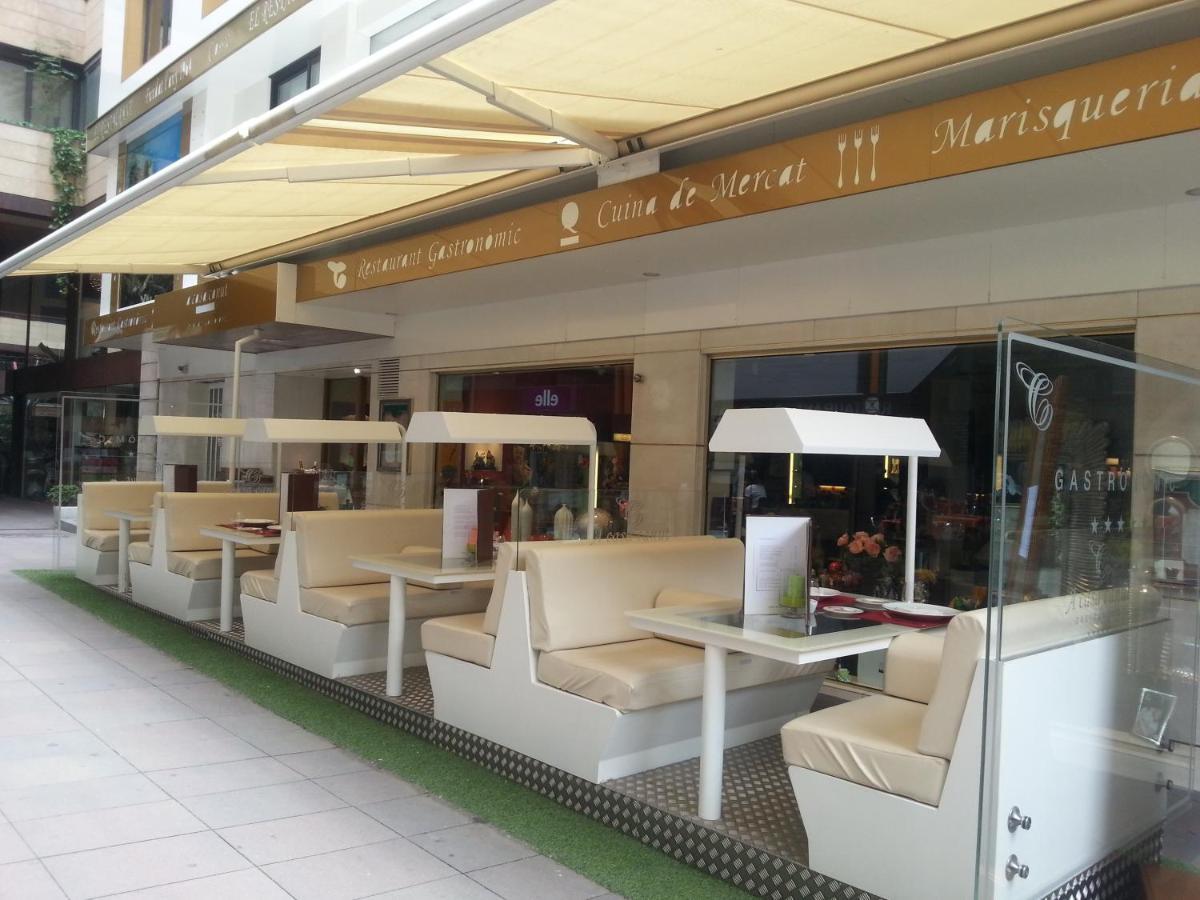 A Casa Canut Hotel Gastronomic Les Escaldes Екстериор снимка A café in the station